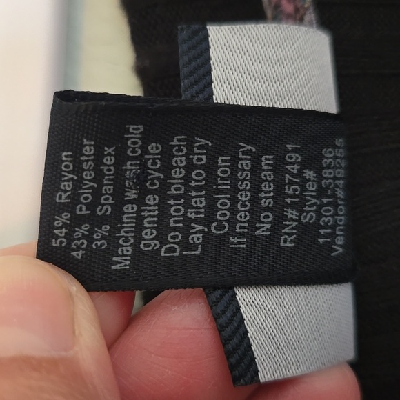 Daytrip Black And Floral Top Size Medium - Picture 7 of 7